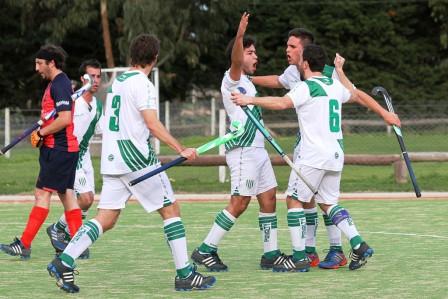 Banfield celebra uno de los goles convertidos en la tarde de La Josefa. (Foto: Carlos De Vita)